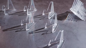 10Pcs Plastic Transparent Easel Holder Triangle Display Stands Acrylic Coin Stand Holder Mini Easel Stands Picture Display Stands for Displaying Coins Challenge Medals