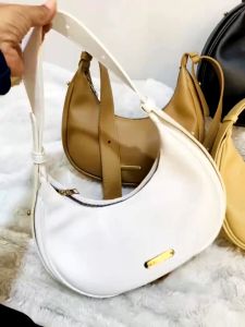 Tas selempang wanita simple elegan kulit sintetis hobo kitty bag ZULVA style rekomendasi moon bag trend masa kini