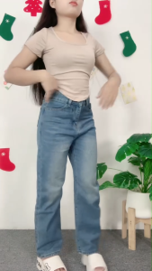 ชุดเซ็ตเก๋สไตล์สาวทันสมัย เสื้อยืดสีพื้น+กางเกงยีนส์ขากว้าง