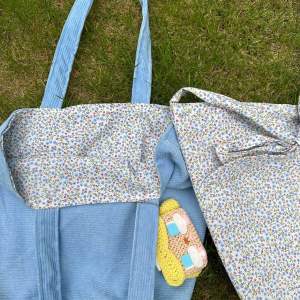 กระเป๋าลูกฟูก ใบกลาง👀💕ทรงเหลี่ยม