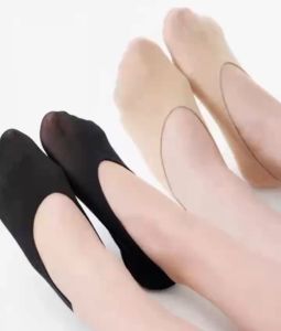 Woman's Plain Invisible Socks: Ladies Non-Slip Socks for Comfortable Footwear