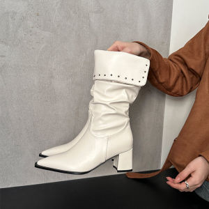 Mùa Đông 2024 Mới Nữ Giày Bốt Phương Tây Phong Cách Pháp Mũi Nhọn Với Đinh Tán Xi Lanh Ngắn Đế Sợi Siêu Mịn Gót Cao Su