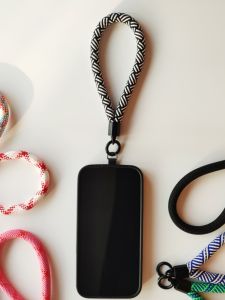 Adjustable 1cm Geeks Lead Alloy Mobile Phone Lanyard Womens Outdoor Back of Hand Wrist Style High End Customizable Pendant