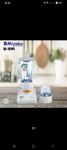 BLENDER MIYAKO BL-101 PL PLASTIK ANTI PECAH apasitas tampung hingga 1 liter dilengkapi mata pisau yang sangat  tajam sehingga mampu haluskan dengan sempurna