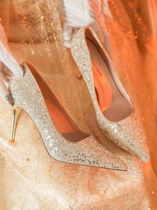 รองเท้าส้นสูงสีแชมเปญสำหรับผู้หญิง รองเท้าแต่งงานแบบใหม่ปี 2025 รองเท้าส้นเดี่ยวหัวแหลมประดับคริสตัลไม่เจ็บเท้า รองเท้าแฟชั่น