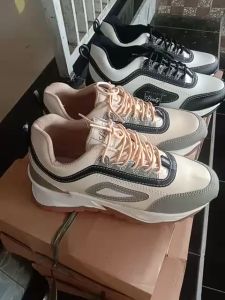 sepatu snaeker wanita kekinian keren murah terbaru free kaos kaki bisa cod