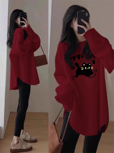 เสื้อยืดสีแดงสำหรับผู้หญิงในช่วงฤดูหนาว เสื้อเชิ้ตทรงหลวมยาวปานกลาง ดีไซน์เรียบง่าย สไตล์การเดินทาง เสื้อผ้าทำงาน