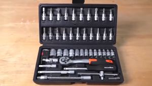 กล่องเครื่องมือรถชุด Fast Ratchet ประแจ 46 ชิ้นซ็อกเก็ตกลุ่มบิตเกรด อุตสาหกรรมกล่องเครื่องมือ Auto Repair ขนาด1/4" ชุดเครื่องมือการบํารุงรักษา ครัวเรือนโทรคมนาคมซ่อมรถยนต์ซ่อมเครื่องกล หัวชุดผลิตจากวัสดุ CR-V ซึ่งมีความแข็งและความเหนียวสูงกว่า