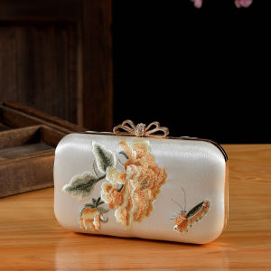 Elegant Evening Clutch Bag Embroidered Butterfly Flower Design Ladys Cheongsam Companion Handbag Hard Shell Polyester Material