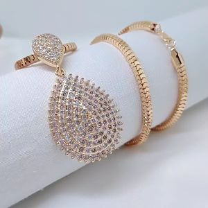 Kalung Milano Liontin Permata Wanita: Aksesoris Harian Anti Karat