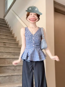 YUEZHONGWEI | เสื้อกั๊กแขนกุดคอวีสีฟ้าลายสก็อตสไตล์ฝรั่งเศสสำหรับผู้หญิงในช่วงฤดูร้อน เสื้อคลุมกันหนาวแบบสวมหัว ทรงสลิมฟิต แขนกุด