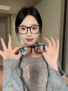 Kính lão form vuông chống ánh sáng xanh phù hợp cả nam và nữ form dáng dễ đeo đọc báo xem đt mã Y8082