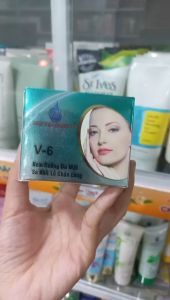 (V6)KEM DƯỠNG DA MẶT SE KHÍT LỖ CHÂN LÔNG - NGỌC TRAI ĐEN SỮA ONG CHÚA NHẬT VIỆT (8G)