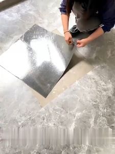 🔥ราคาต่ําสุด รองรับCOD💥วัสดุ PVC กระเบื้องยาง 30cm×30cm หนา 2 มม. เป็นขุย กันน้ำ กันลื่น กันแดด กันปลวก พร้อมกาวหลัง มีกาวในตัว ติดตั้งง่าย พื้นผิวสมจริง ติดพื้น ปูพื้นปูนซีเมนต์โดยตรง กันรอยขีดข่วนและทนทาน ปูพื้นห้องนอน กระเบื้องปูพื้น