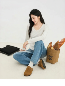SANFU | New Winter Elegant V-Neck Tapered Hem Fashionable Thick Long Sleeve Tee