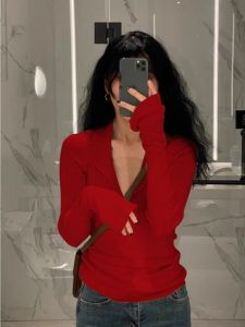 สีแดงปีใหม่ คอวี เสื้อสเวตเตอร์ถัก ผู้หญิง ฤดูใบไม้ร่วง ฤดูหนาว สลิมฟิต นุ่ม แขนยาวบาง เสื้อท่อนบน สําหรับชุดชั้นในเสื้อชั้นฐาน