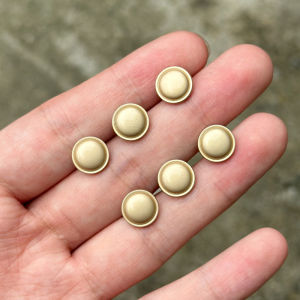 กระดุมโลหะกลมขนาดเล็กสไตล์ย้อนยุค เสื้อเชิ้ตถักเปิดคาร์ดิแกน เสื้อสเวตเตอร์ เสื้อคลุมกันหนาว กระดุมเล็ก เสื้อคลุมกันหนาว