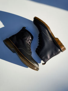 British-Style Retro Carved Leather Shoes Dr. Martens Boots