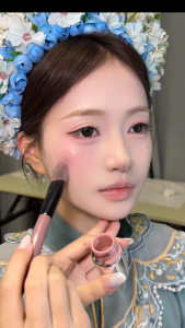 Blush Brush Slop Shape Makeup Brush Cream Liquid Blush Brush Natural Looking Blusher Brush