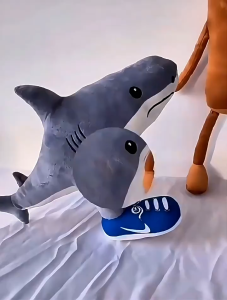 MQQ HOMEE 1ชิ้น37เซนติเมตร Tralalalala ตุ๊กตาหนานุ่มตุ๊กตายัดไส้ Tralero Tralala ตุงตุง Tung Sahur ตุ๊กตาสัตว์ยัดไส้ของขวัญสำหรับเด็ก