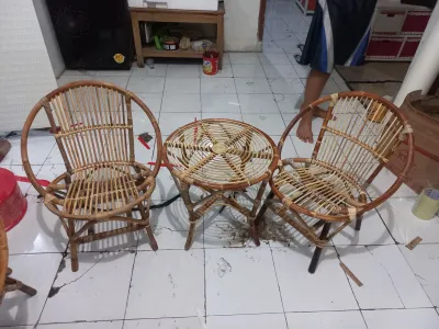 KURSI TERAS MOMON ROTAN DAN MEJA 1 SET GRATIS BANTAL 2 PCS