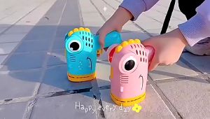 เครื่องเป่าฟองสบู่ ปืนฟองสบู่ ปืนเป่าฟองสบู่ ปืนยิงฟองสบู่ เครื่องเป่าฟองอัติโนมัติ ดีไซน์สวย ล้ำสมัย Bubble Gun ปืนเป่าฟองอันใหญ่ ใหญ่มาก 40รู