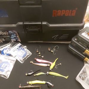 Jig Head - หัวจิ๊กกลม - หัวจิ๊กเหยื่อยาง - หัวจิ๊กปลายาง - ตา3D - ตัวเบ็ดขนาด #4 - 1ห่อบรรจุ3อัน - คละอย่างละสี