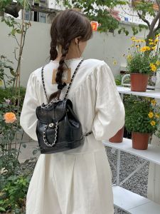 กระเป๋าเป้สะพายหลังผู้หญิงสีดำเรียบง่าย สไตล์เกาหลี กระเป๋าสะพายไหล่แบบมีสาย กระเป๋าถือแบบนุ่ม กระเป๋าสะพายไหล่แบบไม่มีซิป