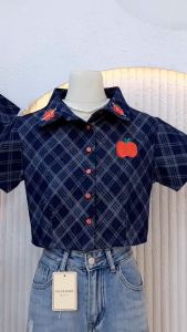 เสื้อครอปคอปกผ้ายีนส์ เสื้อครอปคอปกงานปัก น่ารักๆ เกาหลีมาก ปักส้ม แนวคาเฟ่ ป้าย PEEKANONG. (PE008)