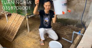 MÁNG UỐNG NƯỚC TỰ ĐỘNG BẰNG THÙNG SƠN 18 LÍT CHO GÀ VỊT LOẠI MỚI SIÊU BỀN.