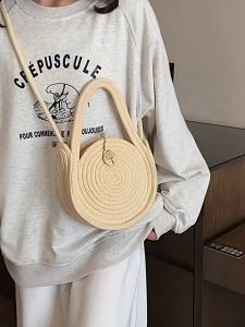 กระเป๋าฟางสะพายข้างหรือถือก็ได้ ทางกลม เป็นงานแฮนด์เมด สไตล์โบฮีเมียน เหมาะกับทุกโอกาส