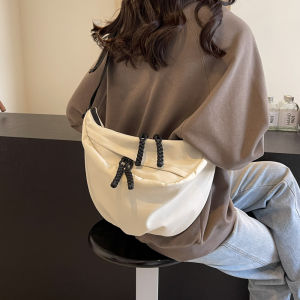 Casual Canvas Dumpling-Shaped Outdoor Sports Bag for Women Large Capacity Zipper Closure Shoulder and Crossbody Bag for Work