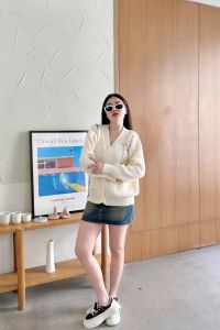 🌈 SpinnyHouse 🌈 เสื้ื้อคลุมผ้า ทรงคอวีกระดูม ผ่าหน้า ดีเทล ปักกระต่าย 😻 กระเป๋าชายแดดของ ใส่กันแดดได้ รุ่น, คิดเห็น