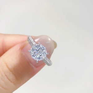 LAZO DIAMOND Cluster Illusion Diamond Ring with Side Duo Pavé Diamonds in 750/18K White Gold