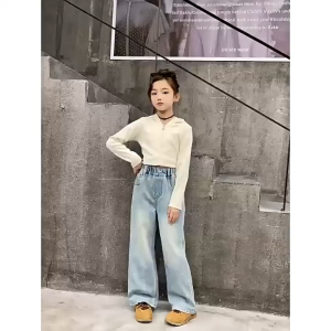 เด็กผู้หญิง กางเกงยีนขากว้าง กางเกงเด็กผู้หญิง รูปแบบการ์ตูน การออกแบบปัก เอวสูง หลวม แฟชั่นเวอร์ชั่นเกาหลี 130-160cm