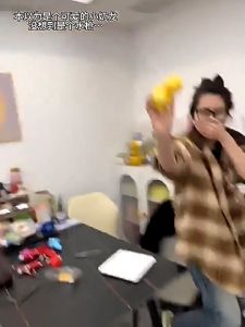 Mainan Mandi Anak Bayi Nailong Berenang / Mainan Pistol Air Nailong Semprot Air Mainan Air Water Gun