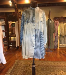 Donna Tunik by Dian Pelangi LIMITED EDITION Blouse Baju Atasan Kemeja Blus Outfit OOTD Kerja Kantor Casual Formal Pesta Pernikahan Kondangan Wanita Hijaber Cantik Anggun Modis Modern Elegan Mewah Model Korea Terbaru Motif Batik Abstrak Hand Made Kekinian