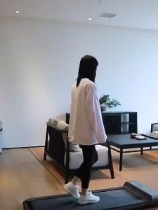 ลู่วิ่ง ลูวิ่งไฟฟ้า ลู่วิ่งไฟฟ้าพับได้ mini treadmill ลู่เดิน ปรับได้ มีรีโมท พร้อมจอLCD ใช้พลังงานต่ํา