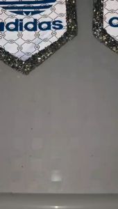 Hình đá ủi lên túi áo màu dạ quang nên lên video sẽ ra màu khác