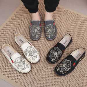 Beijing Style Mens Casual Canvas Shoes Embroidered Dragon Design Slip-On Breathable Comfortable Rubber Outsole Spring New