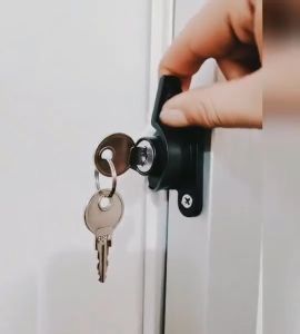 01 Khóa vỏ sò xoay bằn hợp kim dày dặn kèm 2 chìa khóa lắp cho cửa sổ trượt lùa có nhiều mẫu cho khách lựa chọn