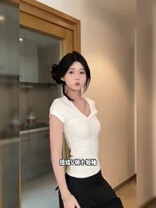 BAIDAIFEI | White V-Neck Twist Shoulder Short Sleeve T-Shirt Slim Fit