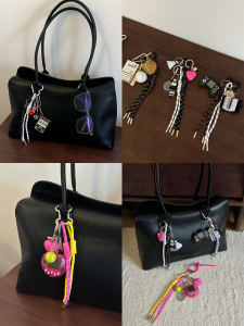 กระเป๋าใส่กุญแจรถยนต์แบบทอส่วนบุคคลพร้อมห้อยกระเป๋าสำหรับผู้ติดตามบล็อกอินส์ ห้อยกระเป๋าคู่สำหรับผู้หญิงและผู้ชาย รุ่น Miu