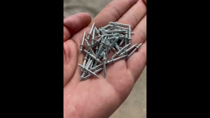 ตะปูแขวนของแบบไม่ทิ้งรอย จำนวน 50 ชิ้น / 200 ชิ้น พร้อมท่อปลอก No-Trace Nail with Sleeve for Hanging Items on Walls