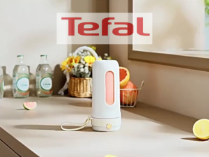 เครื่องปั่นน้ำ เครื่องปั่นน้ำผลไม้ เครื่องปั่นผลไม้ 18000 รอบ/บดน้ำแข็งได้ 400ml แบตฯใช้ได้ 15 แก้ว 10ใบมีดสแตนเลส ชาร์จUSB กันรั่ว รับประกัน 3 ปี