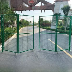 Fence Garden Yard Wire Mesh Gate Foldable Simple Design Low Carbon Steel Wire Painted Isolation Barrier for Courtyard