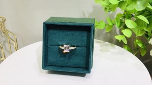 Cincin Titanium Permata Persegi Desain Retro Anti Karat Dan Luntur / Cincin Khusus Wanita Untuk Pasangan