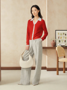 Spring Red Merino Wool and Silk Blend Gull Collar Knit Top