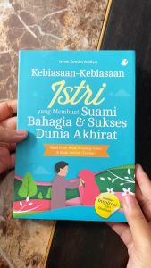 Buku Kebiasaan-Kebiasaan Istri yang Membuat Suami Bahagia dan Sukses Dunia Akhirat