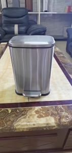 Thùng rác Inox 8L sang trọng ( hàng chuẩn loại 1 )